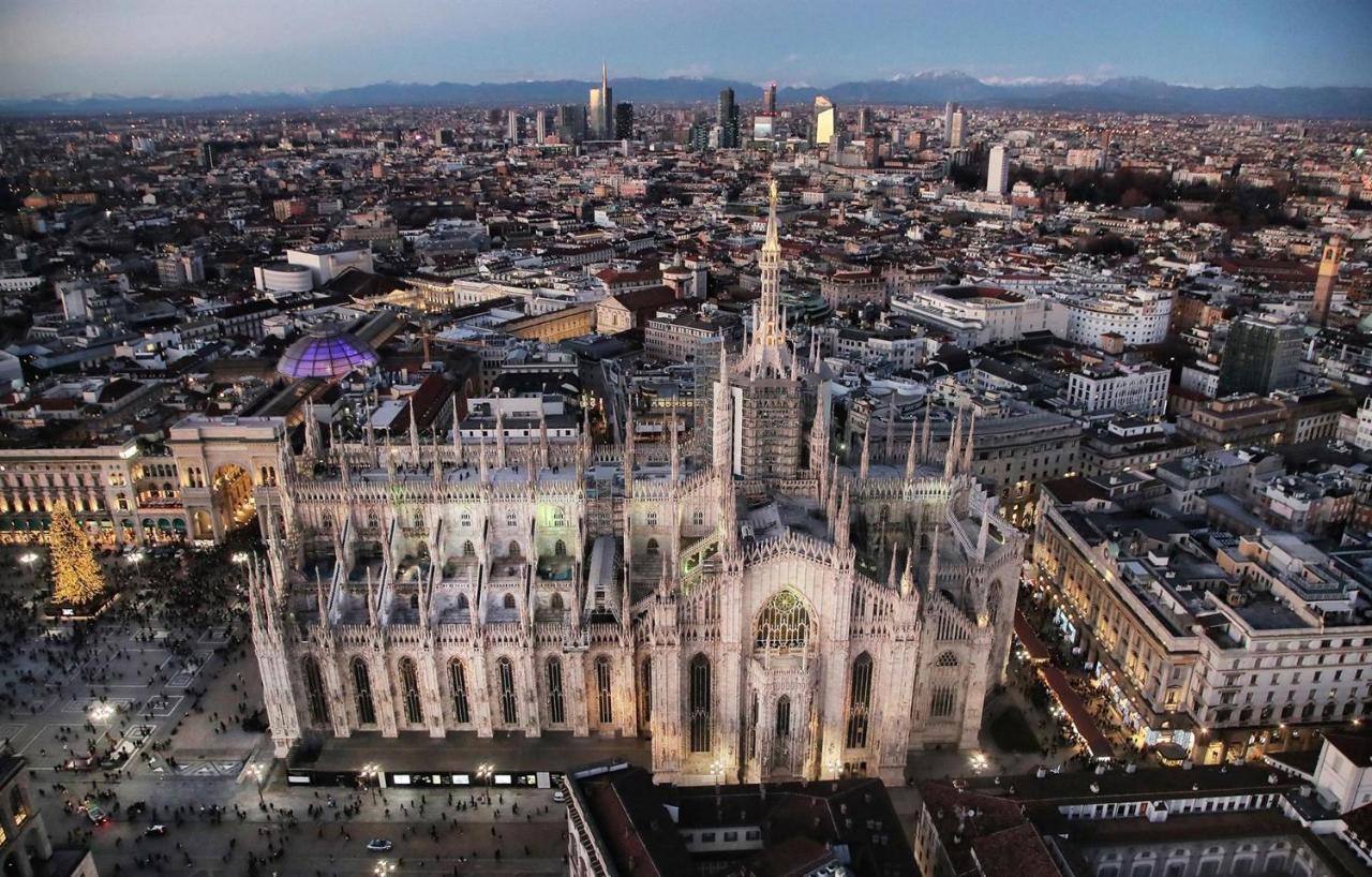 Duomo Milano Suite Bagian luar foto